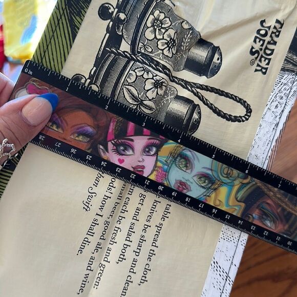 Trader Joe’s Plastic Reusable Shopping Tote Bag 6 Gallon Collectible Corn - Picture 8 of 15